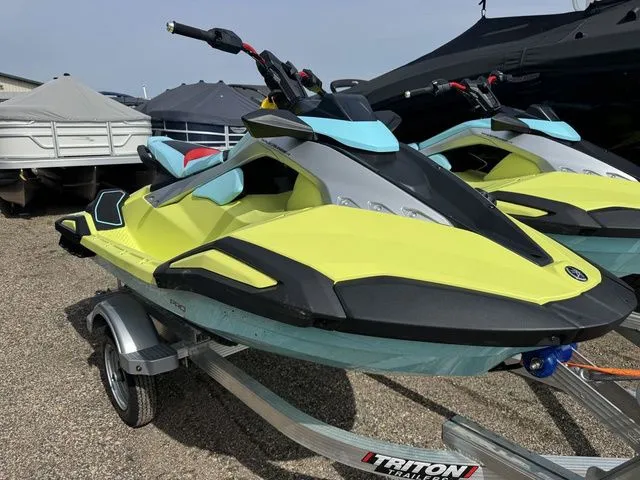 The Image of Yamaha JetBlaster PRO 2-Up 2025 - 1