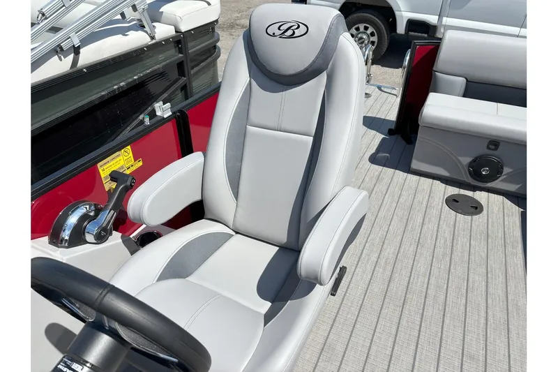 Slide: The Image of Bentley Pontoons Legacy 203XL 2025 - 10