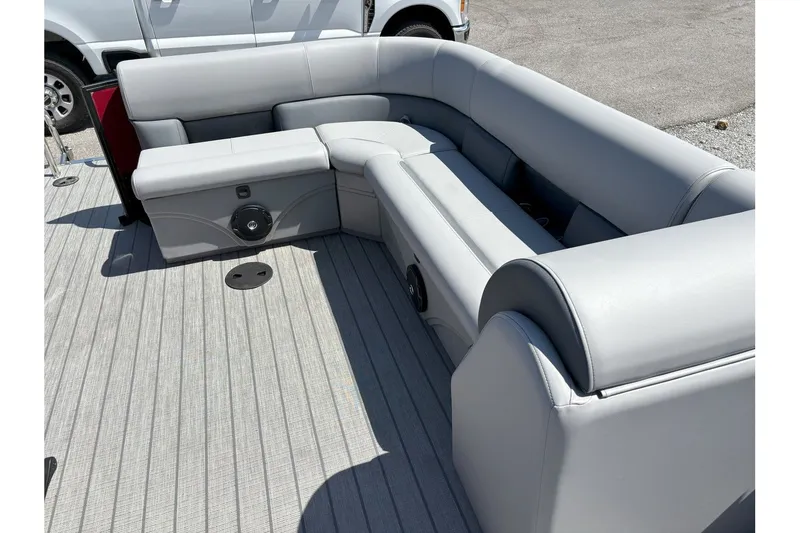 Slide: The Image of Bentley Pontoons Legacy 203XL 2025 - 11