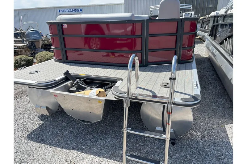 Slide: The Image of Bentley Pontoons Legacy 203XL 2025 - 15