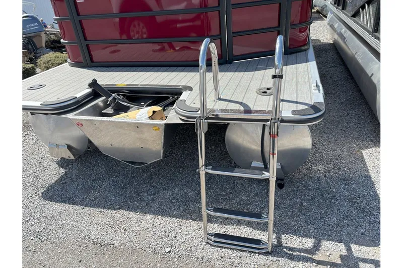 Slide: The Image of Bentley Pontoons Legacy 203XL 2025 - 16