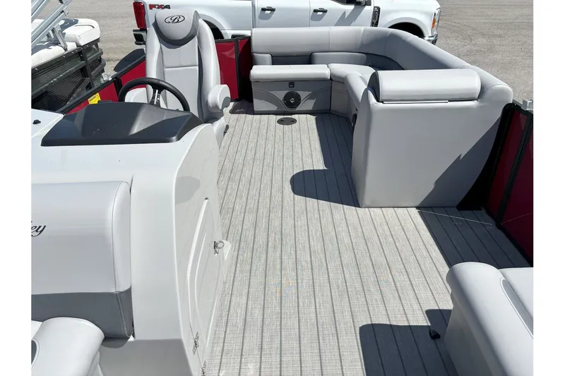 Slide: The Image of Bentley Pontoons Legacy 203XL 2025 - 3