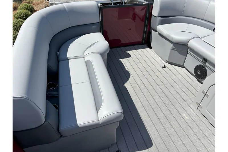 Slide: The Image of Bentley Pontoons Legacy 203XL 2025 - 5