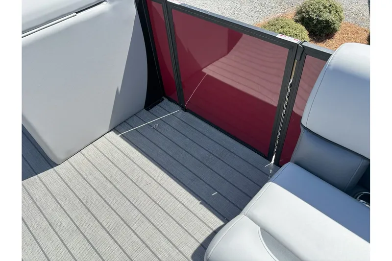 Slide: The Image of Bentley Pontoons Legacy 203XL 2025 - 7