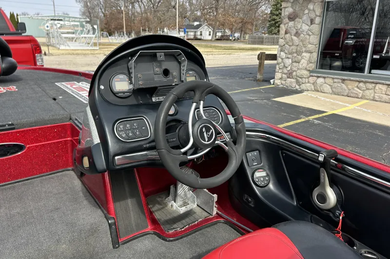 Slide: The Image of 2007 Skeeter 20i boat cockpit with steering wheel and dashboard controls. - 10