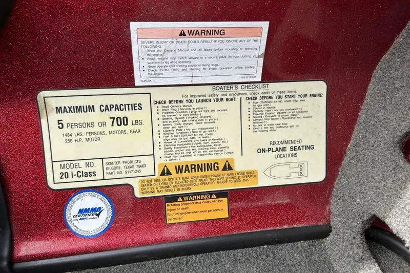 Slide: The Image of 2007 Skeeter 20i boat capacity and safety warnings with boater's checklist. - 19