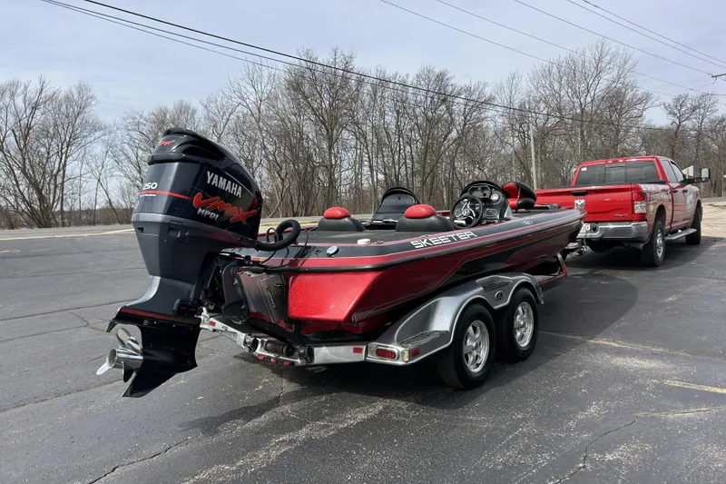 Slide: The Image of 2007 Skeeter 20i bass boat with Yamaha VMAX engine, parked on a trailer. - 3