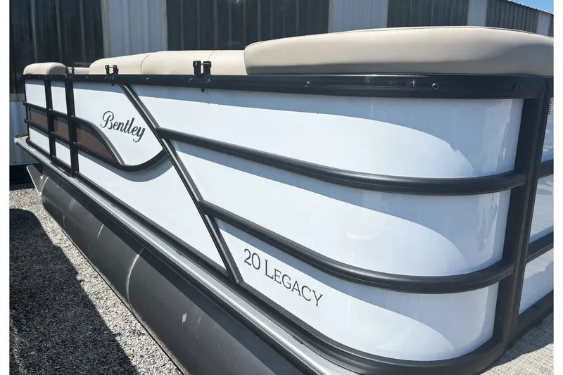 The Image of Bentley Pontoons Legacy 200 Cruise 2026 - 1