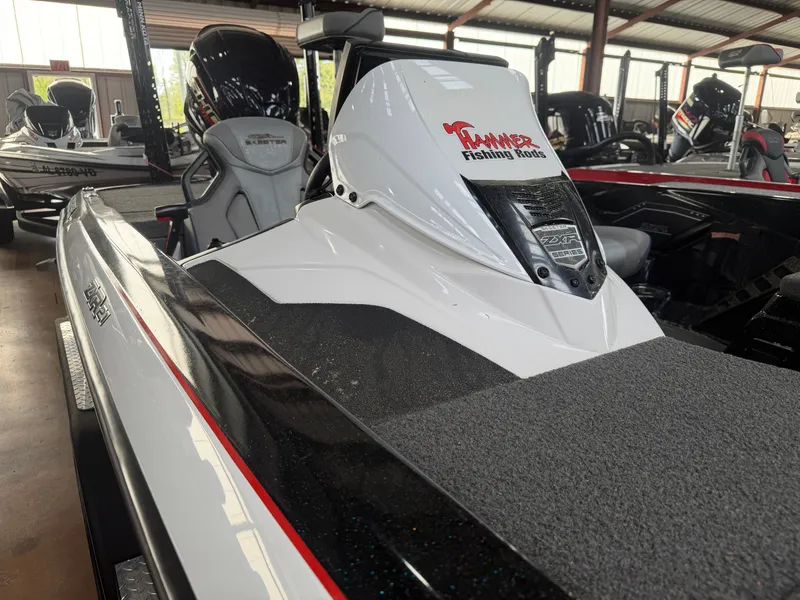 Slide: The Image of Skeeter ZXR21 2022 - 4