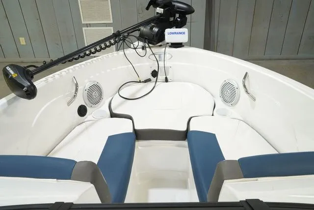 Slide: The Image of Tahoe 200 S 2023 - 13