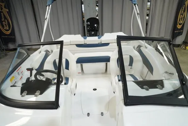 Slide: The Image of Tahoe 200 S 2023 - 14