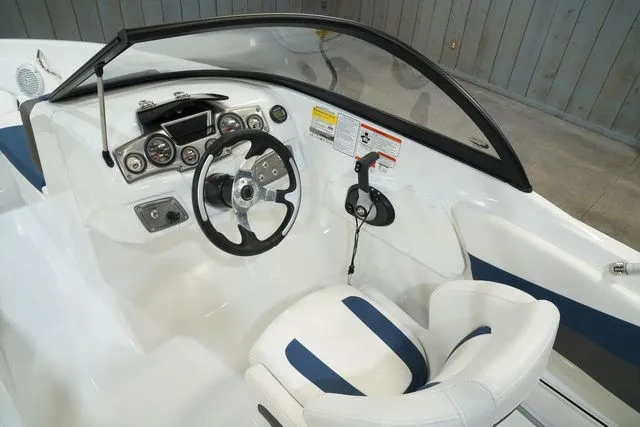 Slide: The Image of Tahoe 200 S 2023 - 16