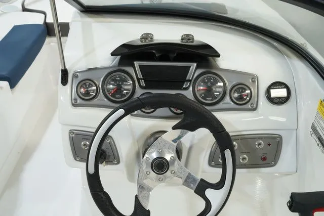 Slide: The Image of Tahoe 200 S 2023 - 18