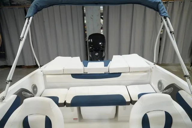 Slide: The Image of Tahoe 200 S 2023 - 19