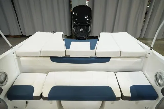 Slide: The Image of Tahoe 200 S 2023 - 20