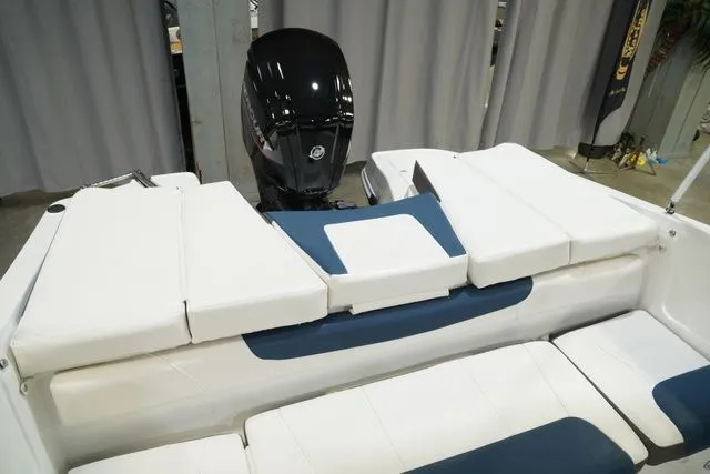 Slide: The Image of Tahoe 200 S 2023 - 21