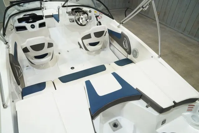 Slide: The Image of Tahoe 200 S 2023 - 22