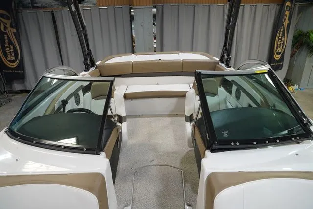 Slide: The Image of Four Winns H230 2016 - 14