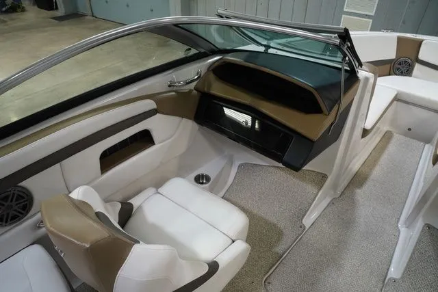 Slide: The Image of Four Winns H230 2016 - 15