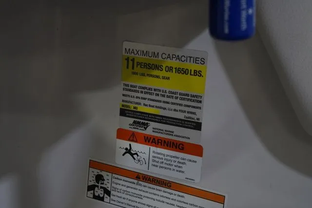 Slide: The Image of Four Winns H230 2016 - 17