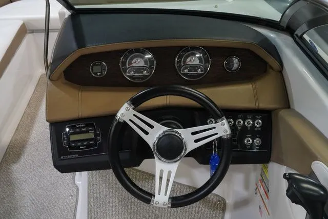 Slide: The Image of Four Winns H230 2016 - 18