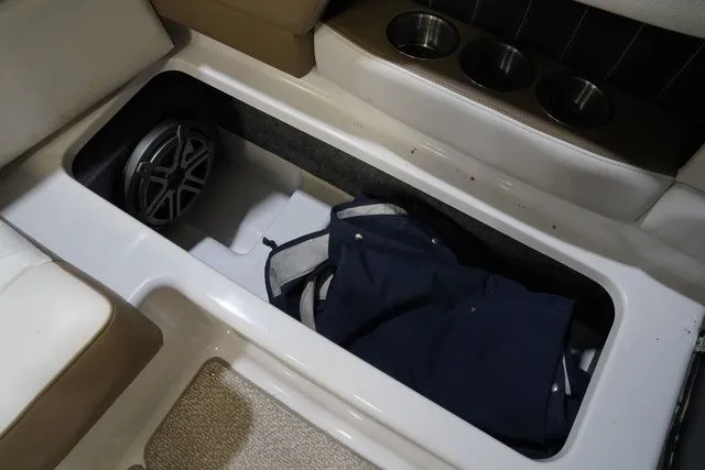 Slide: The Image of Four Winns H230 2016 - 20