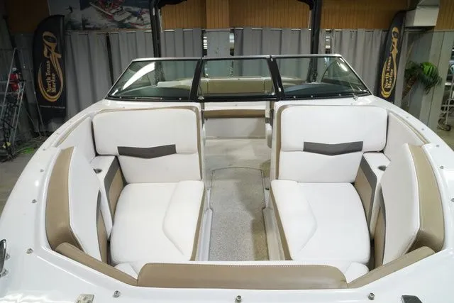 Slide: The Image of Four Winns H230 2016 - 4