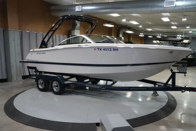 Slide: The Image of Four Winns H230 2016 - 6