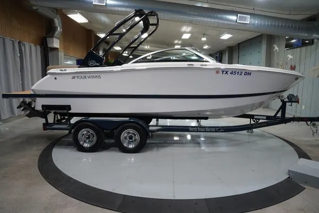 Slide: The Image of Four Winns H230 2016 - 7