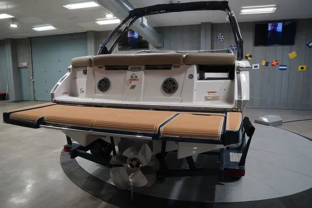 Slide: The Image of Four Winns H230 2016 - 9