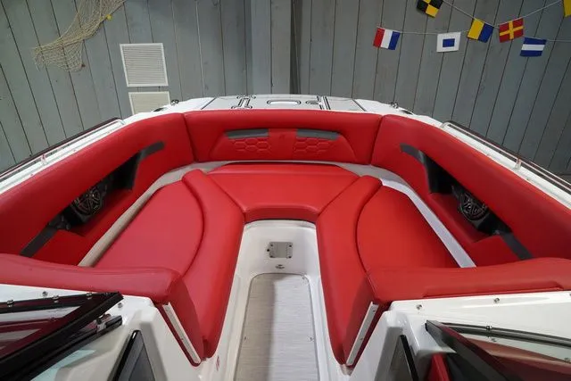 Slide: The Image of Four Winns HD5 Surf 2026 - 11