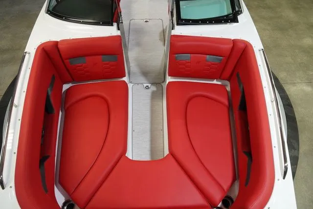 Slide: The Image of Four Winns HD5 Surf 2026 - 12