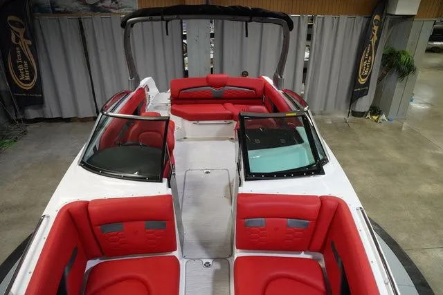 Slide: The Image of Four Winns HD5 Surf 2026 - 13