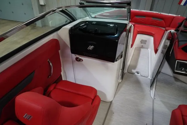 Slide: The Image of Four Winns HD5 Surf 2026 - 14