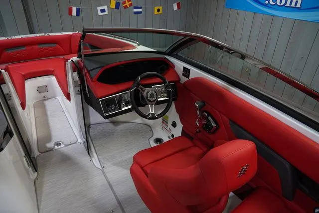 Slide: The Image of Four Winns HD5 Surf 2026 - 15