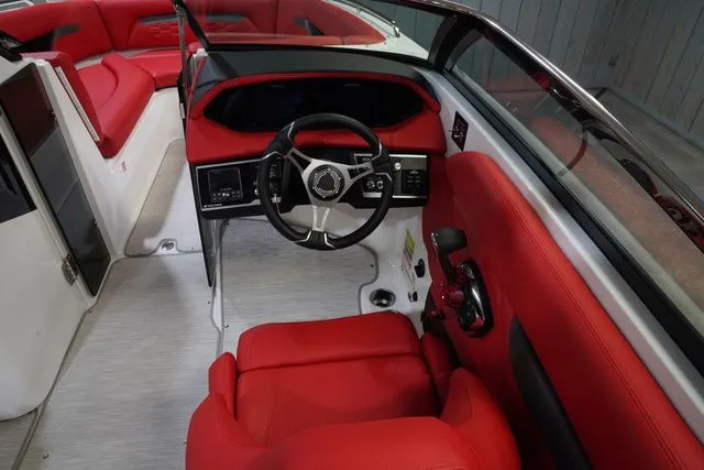 Slide: The Image of Four Winns HD5 Surf 2026 - 17