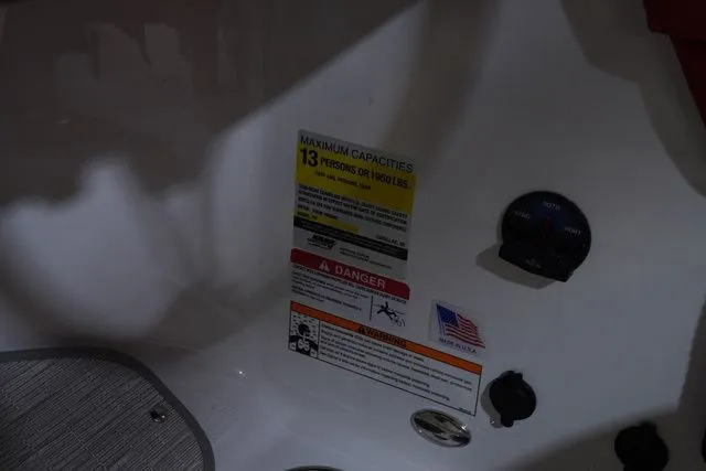 Slide: The Image of Four Winns HD5 Surf 2026 - 19