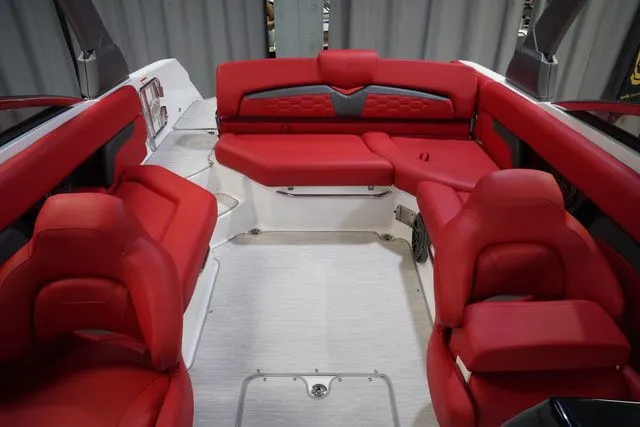 Slide: The Image of Four Winns HD5 Surf 2026 - 21