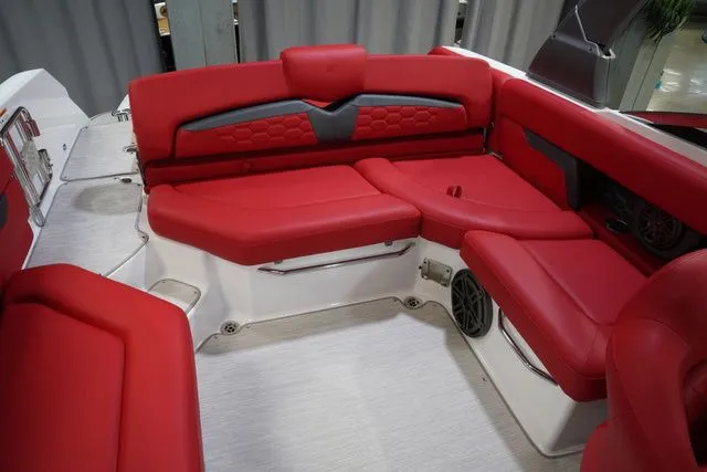 Slide: The Image of Four Winns HD5 Surf 2026 - 22