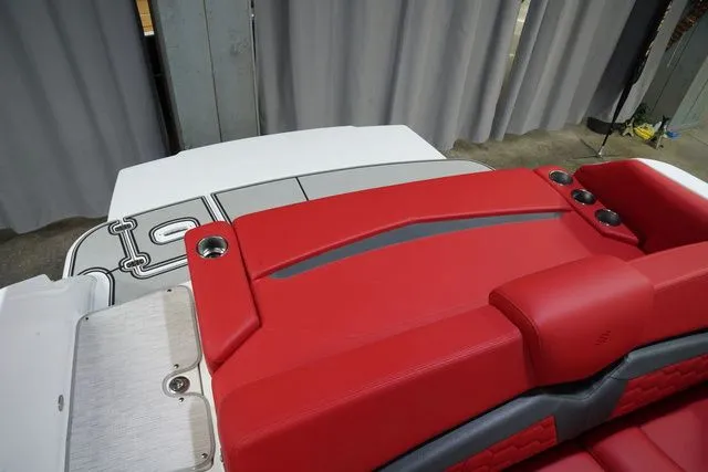 Slide: The Image of Four Winns HD5 Surf 2026 - 24