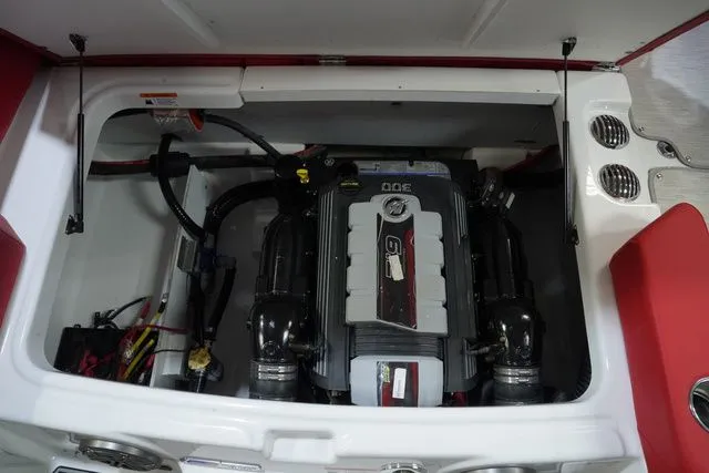 Slide: The Image of Four Winns HD5 Surf 2026 - 25