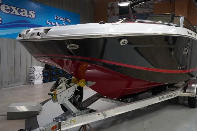 Slide: The Image of Four Winns HD5 Surf 2026 - 3