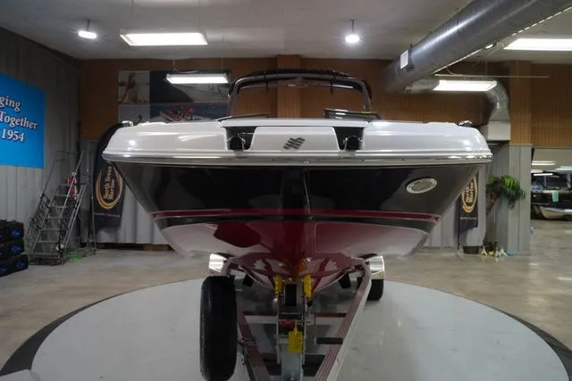 Slide: The Image of Four Winns HD5 Surf 2026 - 4