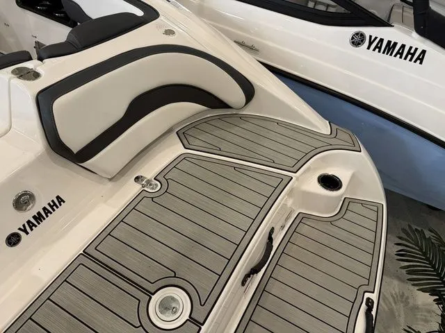 Slide: The Image of Yamaha SX195 2025 - 5