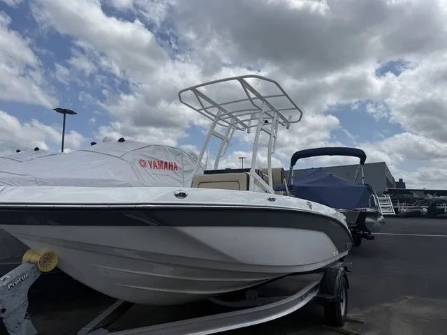 Slide: The Image of Yamaha 195 FSH Sport 2025 - 2