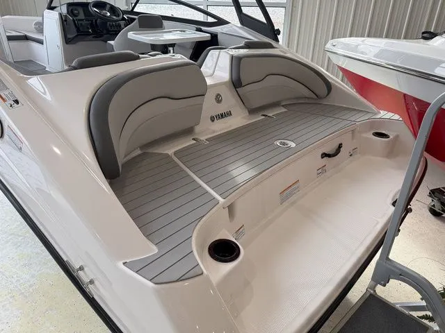 Slide: The Image of Yamaha AR190 2025 - 3