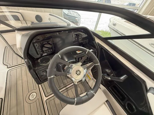 Slide: The Image of Yamaha 195S 2025 - 18