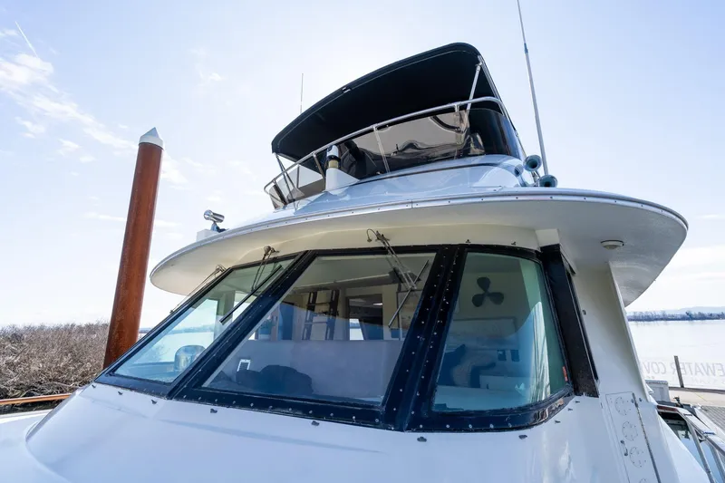 Slide: The Image of 1986 Hatteras 63 Motor Yacht with sleek design and spacious upper deck. - 105