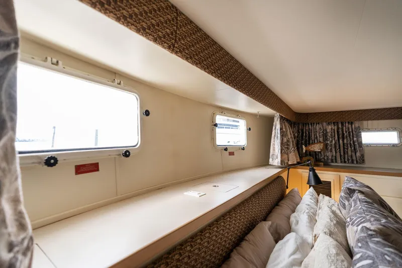 Slide: The Image of Interior of 1986 Hatteras 63 Motor Yacht with cozy cabin and large windows. - 37