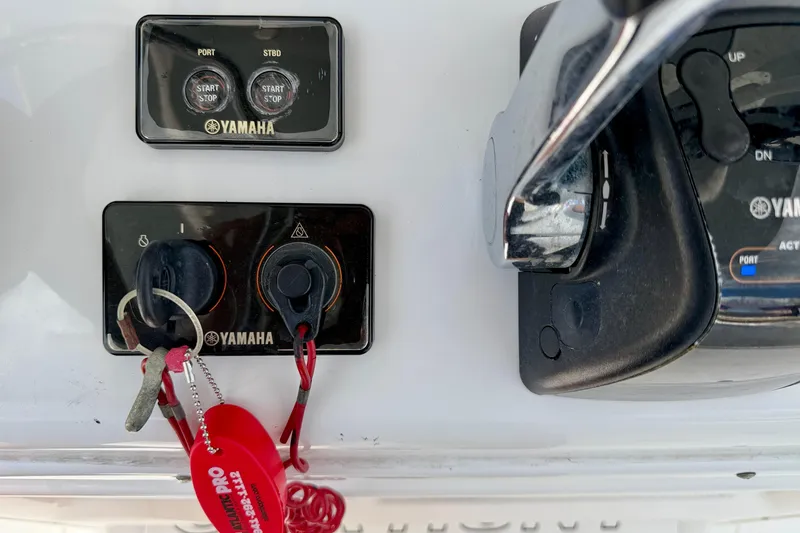 Slide: The Image of 2018 Sea Hunt Gamefish 27 boat controls with Yamaha ignition and keys. - 19